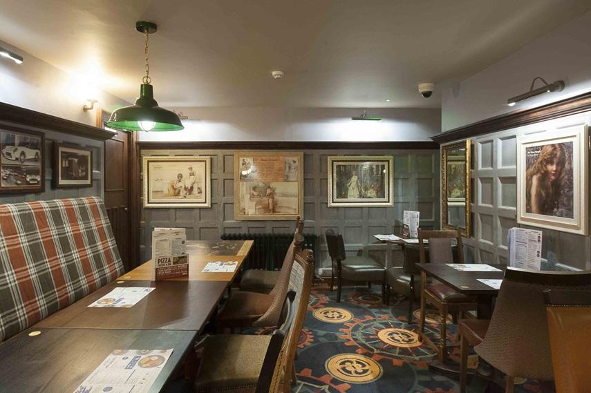 The Crown Hotel Wetherspoon Biggleswade Bagian luar foto