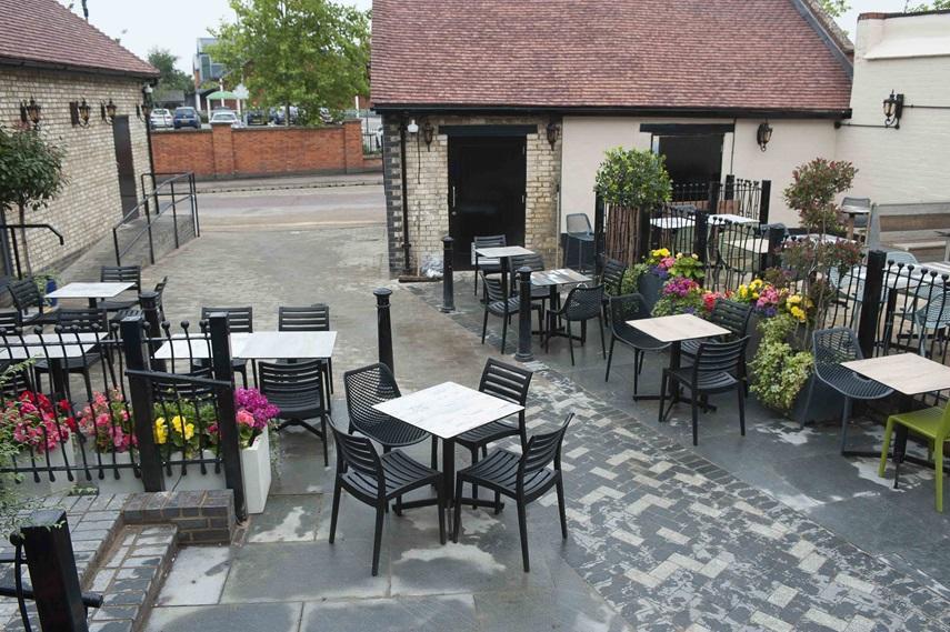 The Crown Hotel Wetherspoon Biggleswade Bagian luar foto