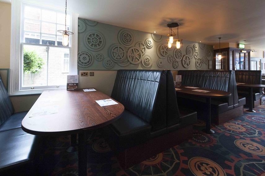 The Crown Hotel Wetherspoon Biggleswade Bagian luar foto