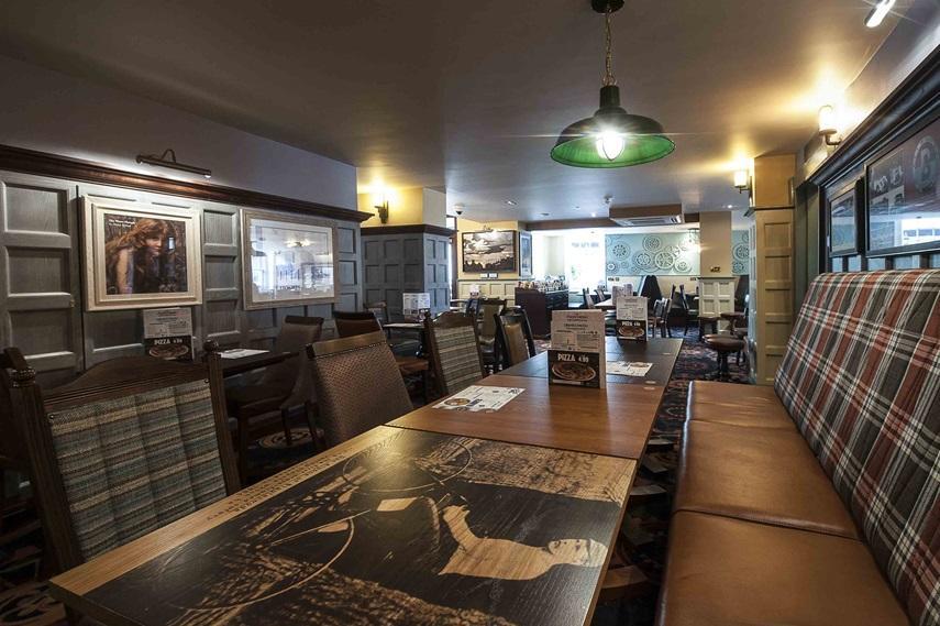 The Crown Hotel Wetherspoon Biggleswade Bagian luar foto