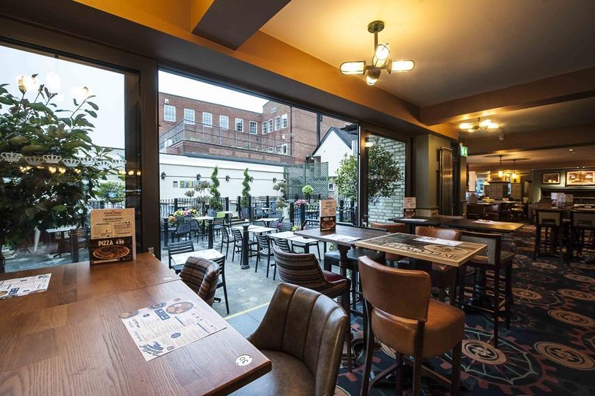 The Crown Hotel Wetherspoon Biggleswade Bagian luar foto