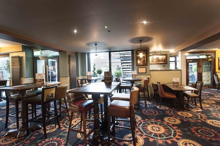 The Crown Hotel Wetherspoon Biggleswade Bagian luar foto